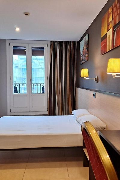 Pensión Las Flores Ramblas Barcelona - nuevo 2023 precios, reseñas, reserva  ahora